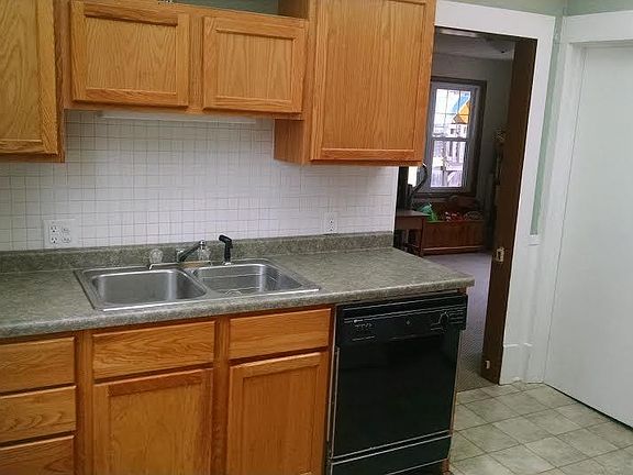 5th image of 489 College Ave