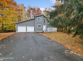 9517 Jasmine Dr, Tobyhanna, PA 18466
