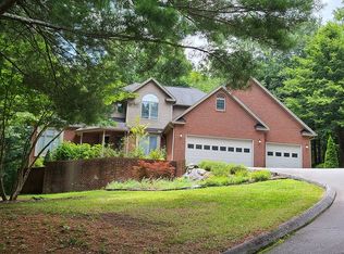 221 Burge Mountain Rd, Hendersonville, NC 28792