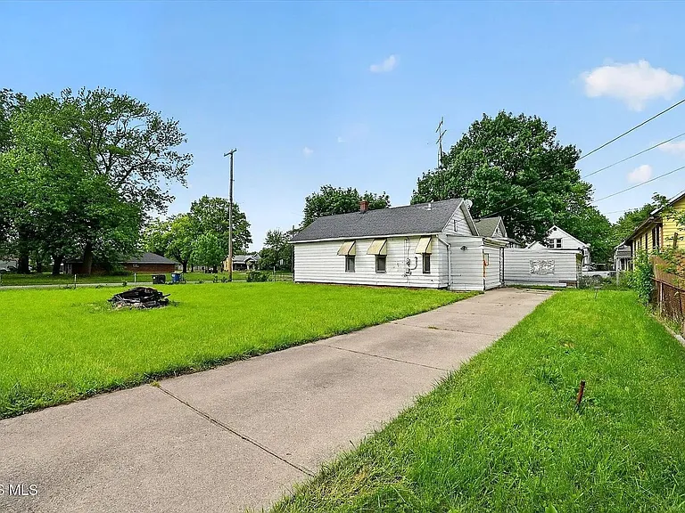 2938 Chase St — Photo 24