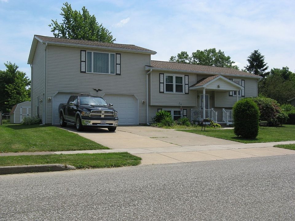 1st image of 79 Hutchinson Dr