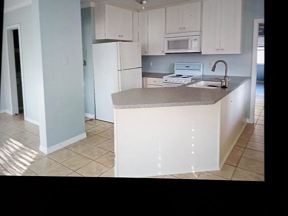 2nd image of 1015 Hiawatha Pl