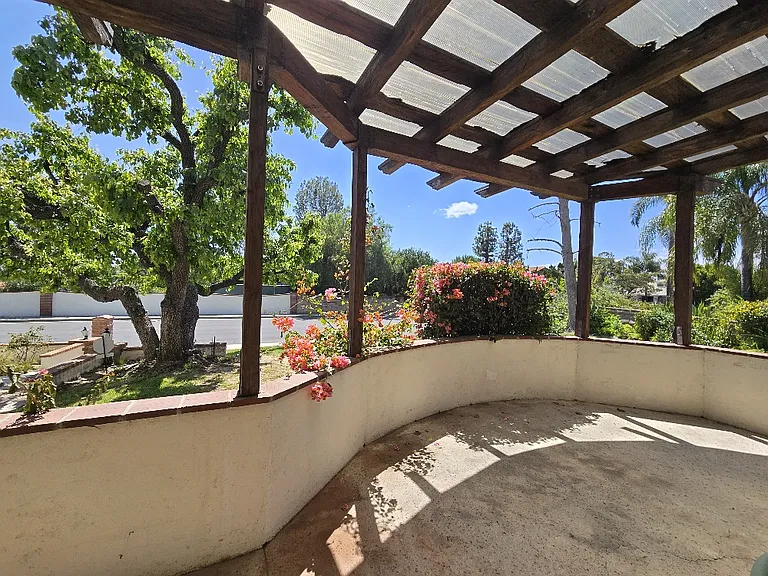 19613 Hiawatha St — Photo 4