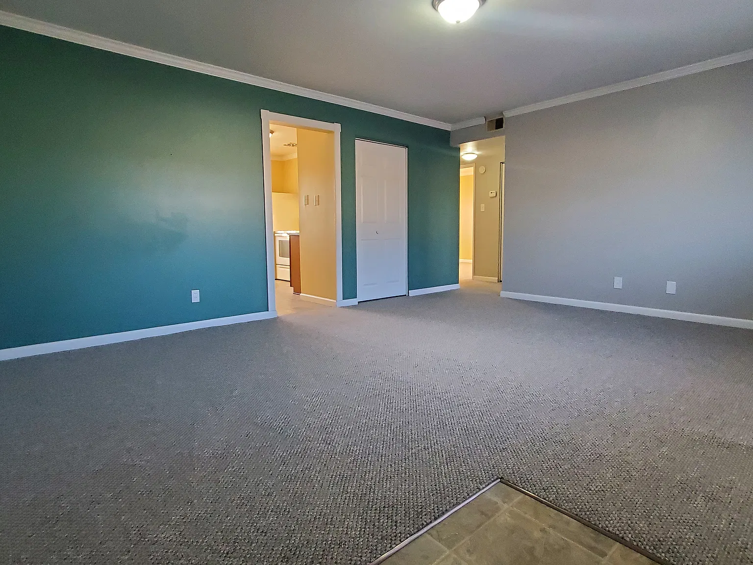 2 bed, 896 sqft, $990 — Photo 4