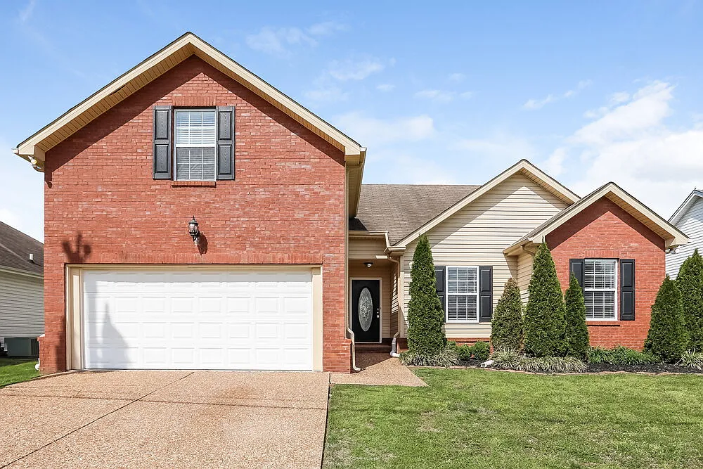 3 bed, 2.0 bath, 1812 sqft, $3,260 — Photo 1