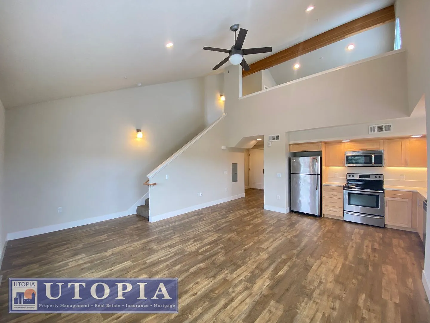 Beautiful, top floor apartment located in the heart of Seabright, close to local beaches and Down... — Photo 4