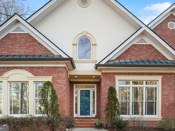 5th image of 820 W Wesley Rd NW