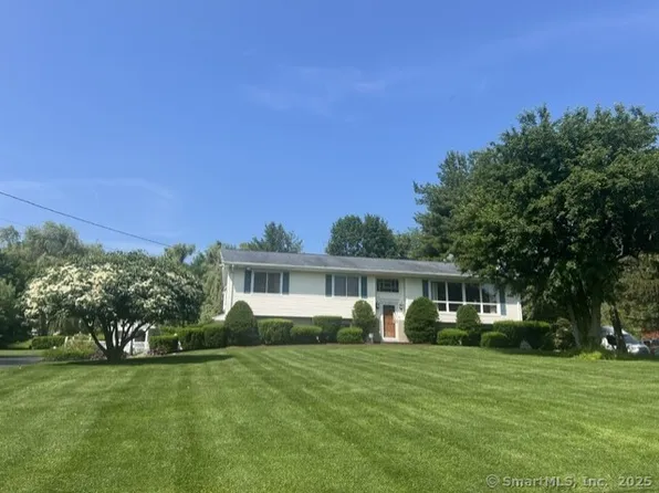 8 East Gate Road, Danbury, CT 06811