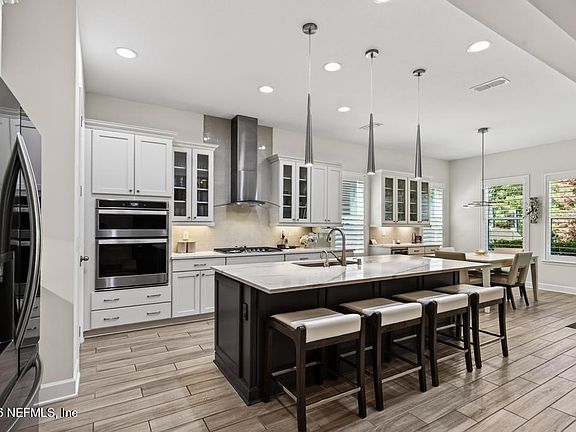 4th image of 3040 MONTILLA Drive