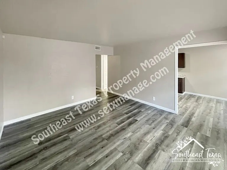 655 Adams St #6 — Photo 3