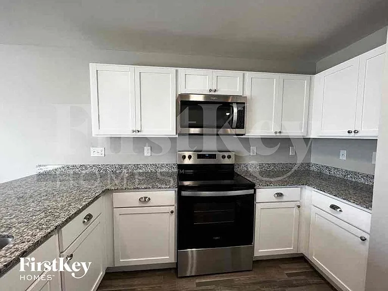 1005 NW 13th Ave — Photo 7