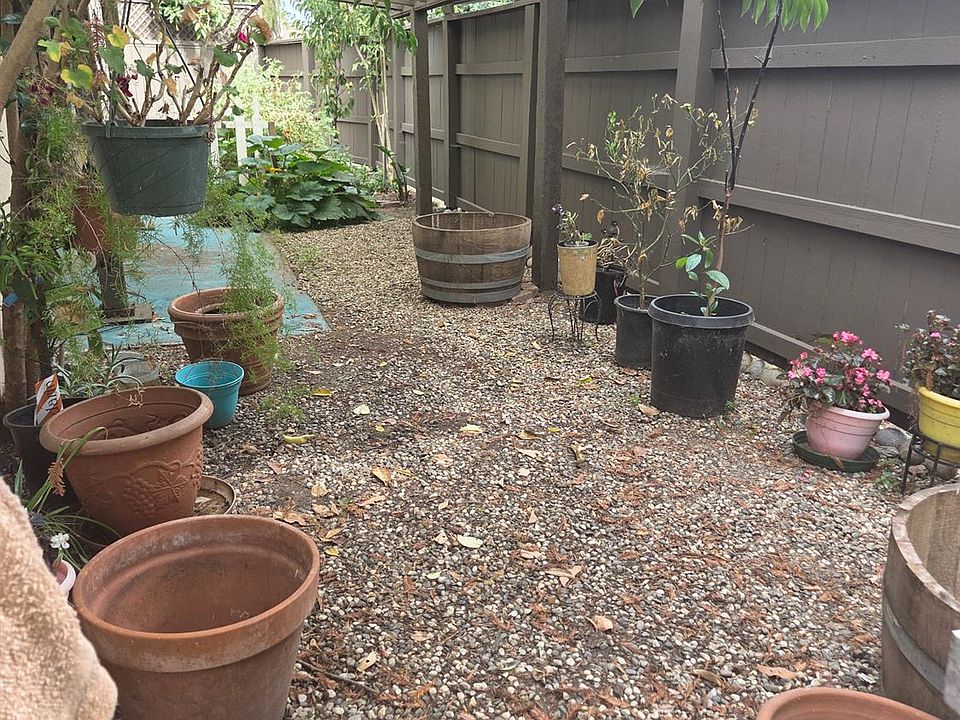 2nd image of 938 W 9th Street