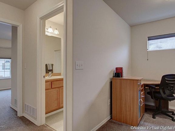 upstairs loft/office space