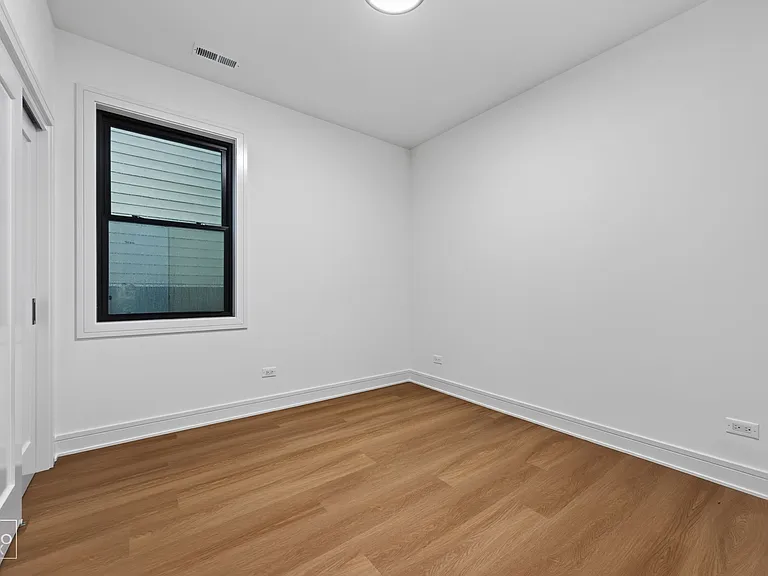 2327 S Homan Ave #2 — Photo 5