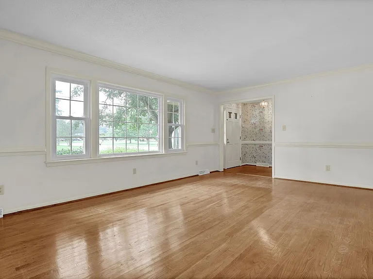 700 Clyde Dr — Photo 7