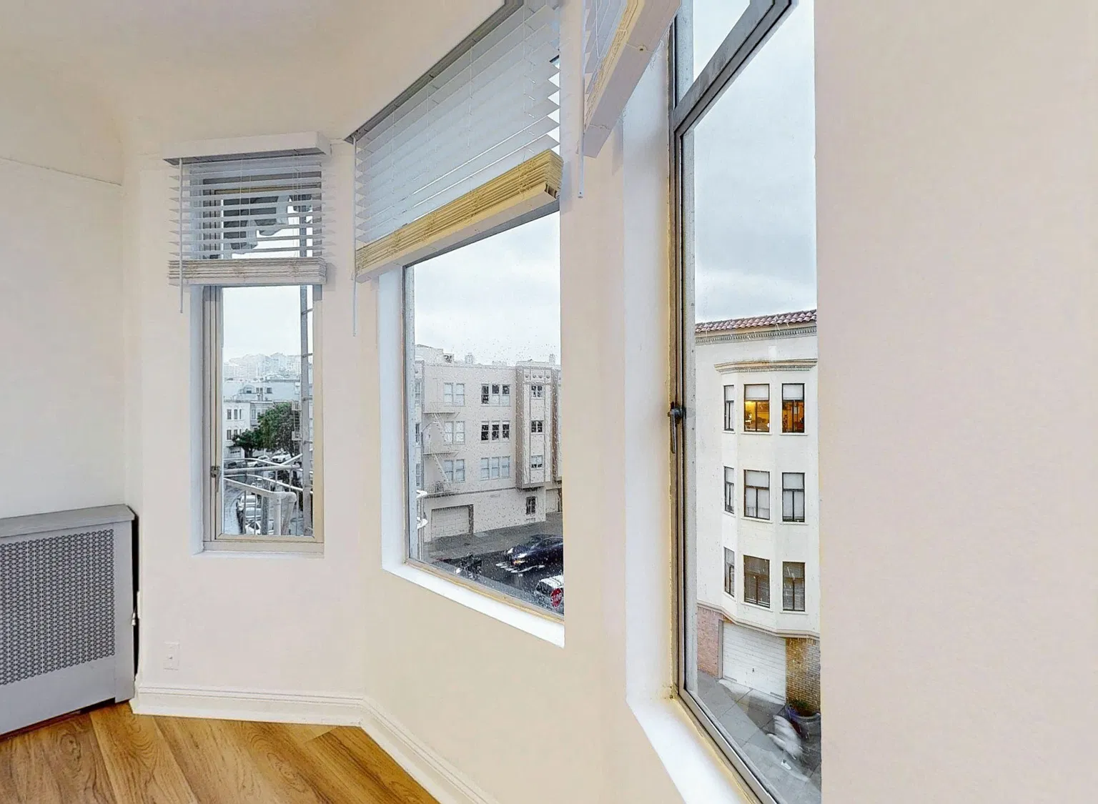 Top Floor Junior 1 BR! 2 blocks from Chestnut Street! — Photo 3
