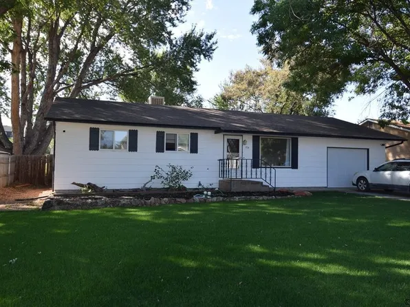 704 Bridge St, Canon City, CO 81212