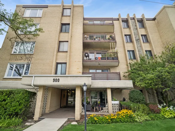 900 S River Rd APT 4B, Des Plaines, IL 60016