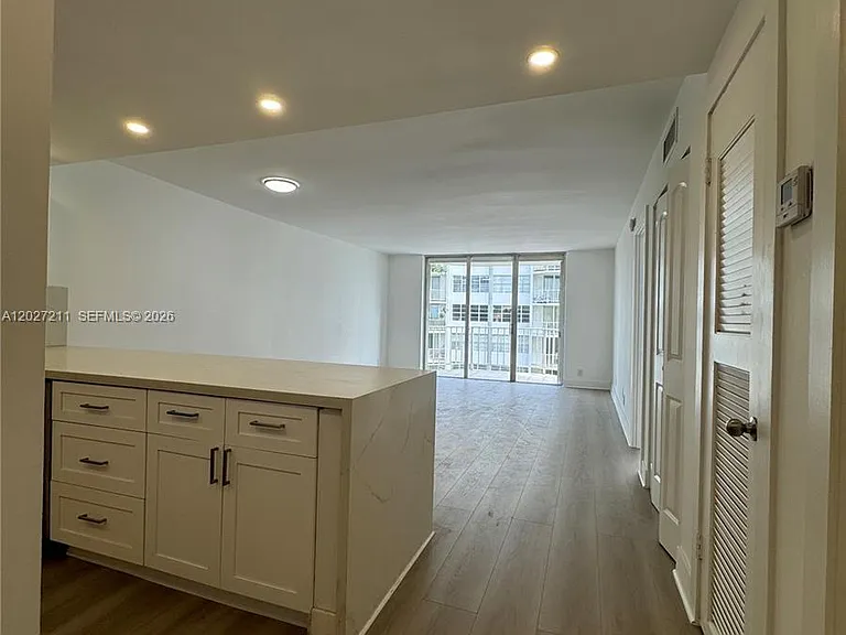16710 NE 9th Ave #409 — Photo 2