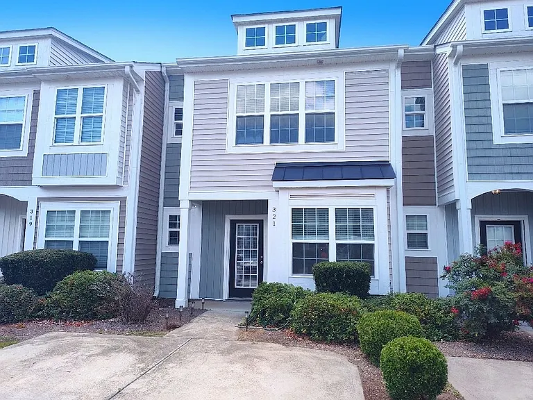321 Halton Crossing Dr SW — Photo 1