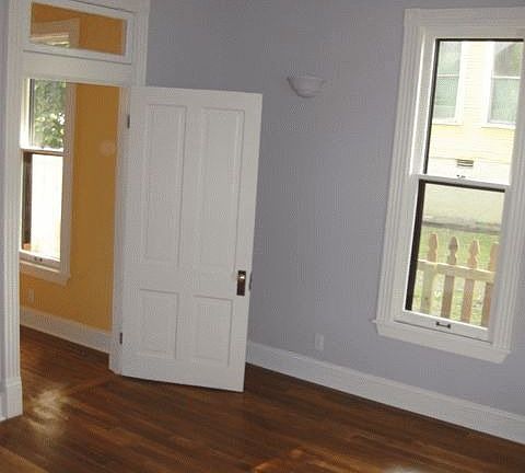 High ceilings, transom doors.