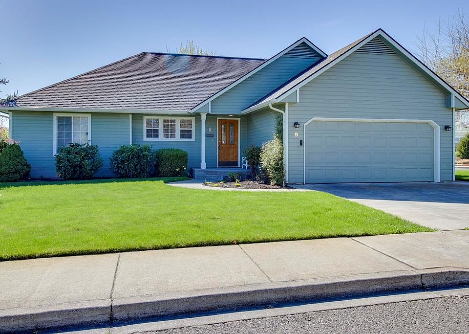1st image of 9 Parkwood Cir