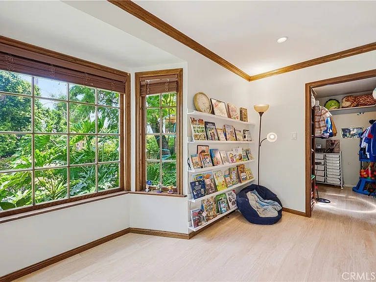 18000 Karen Dr — Photo 35