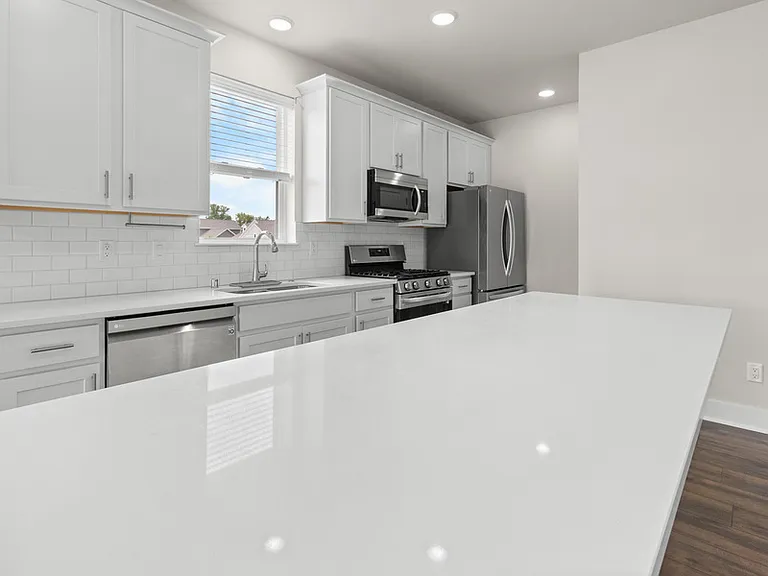 W218N16046 Tiger Lily Dr — Photo 6