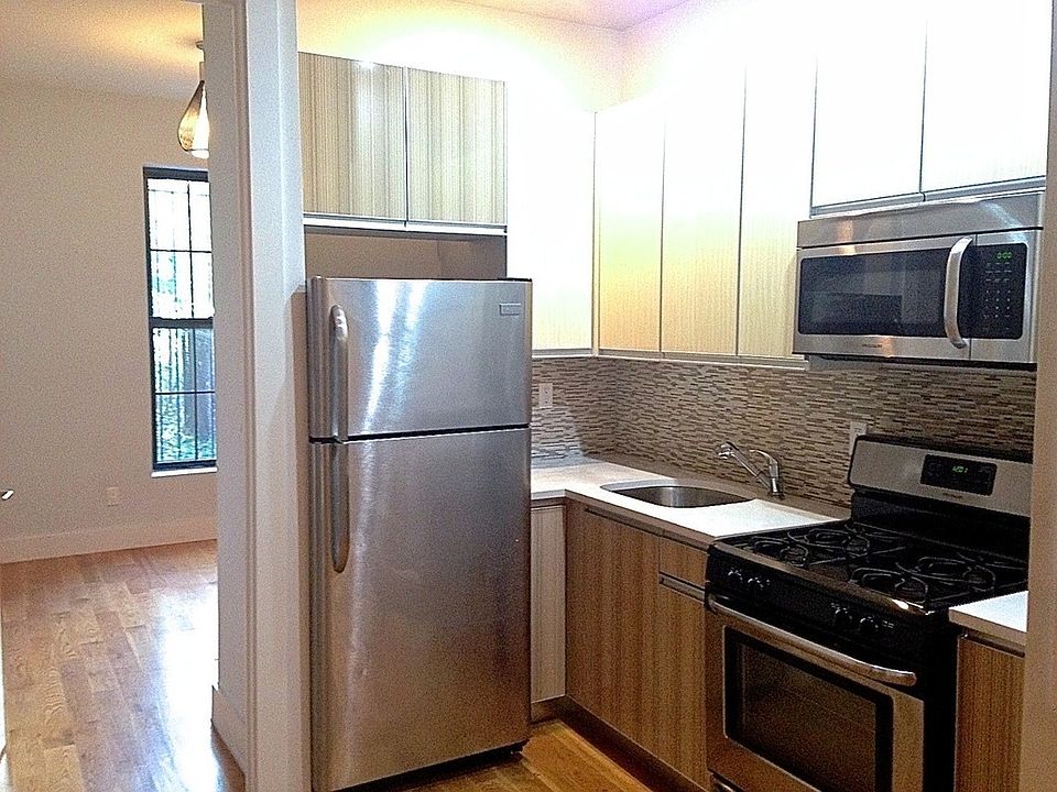 2nd image of 291A Monroe St #4R