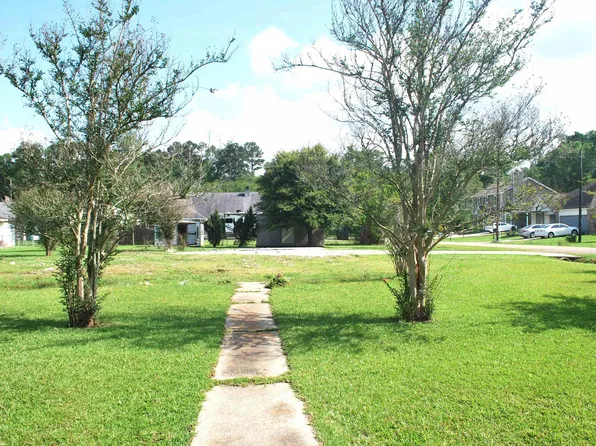 14161 Forest Glen Ln, Walker, LA 70785