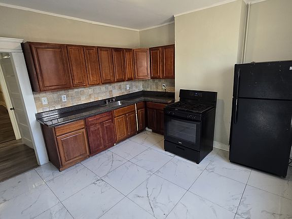 2nd image of 51-52 Hawkins St #1AA