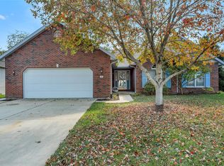 14 Oak Ridge Dr, Columbia, IL 62236