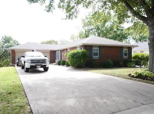 913 Dorton Ln, Liberty, MO 64068