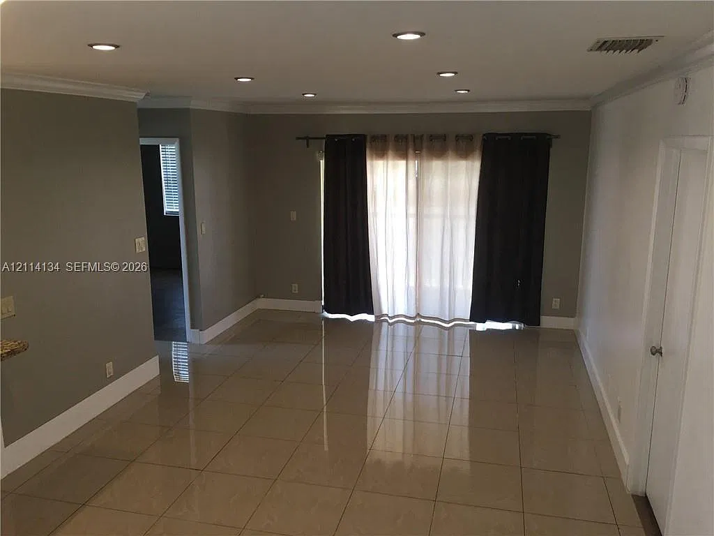 Royal Garden Condo — Photo 4