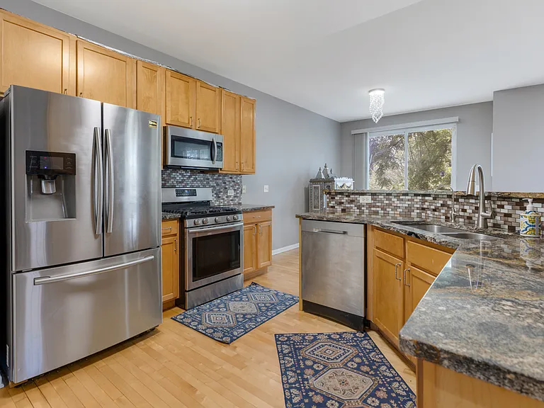 460 Vaughn Cir — Photo 9