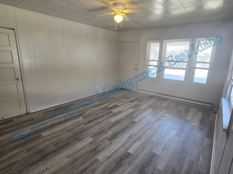 815 E Clark St — Photo 4