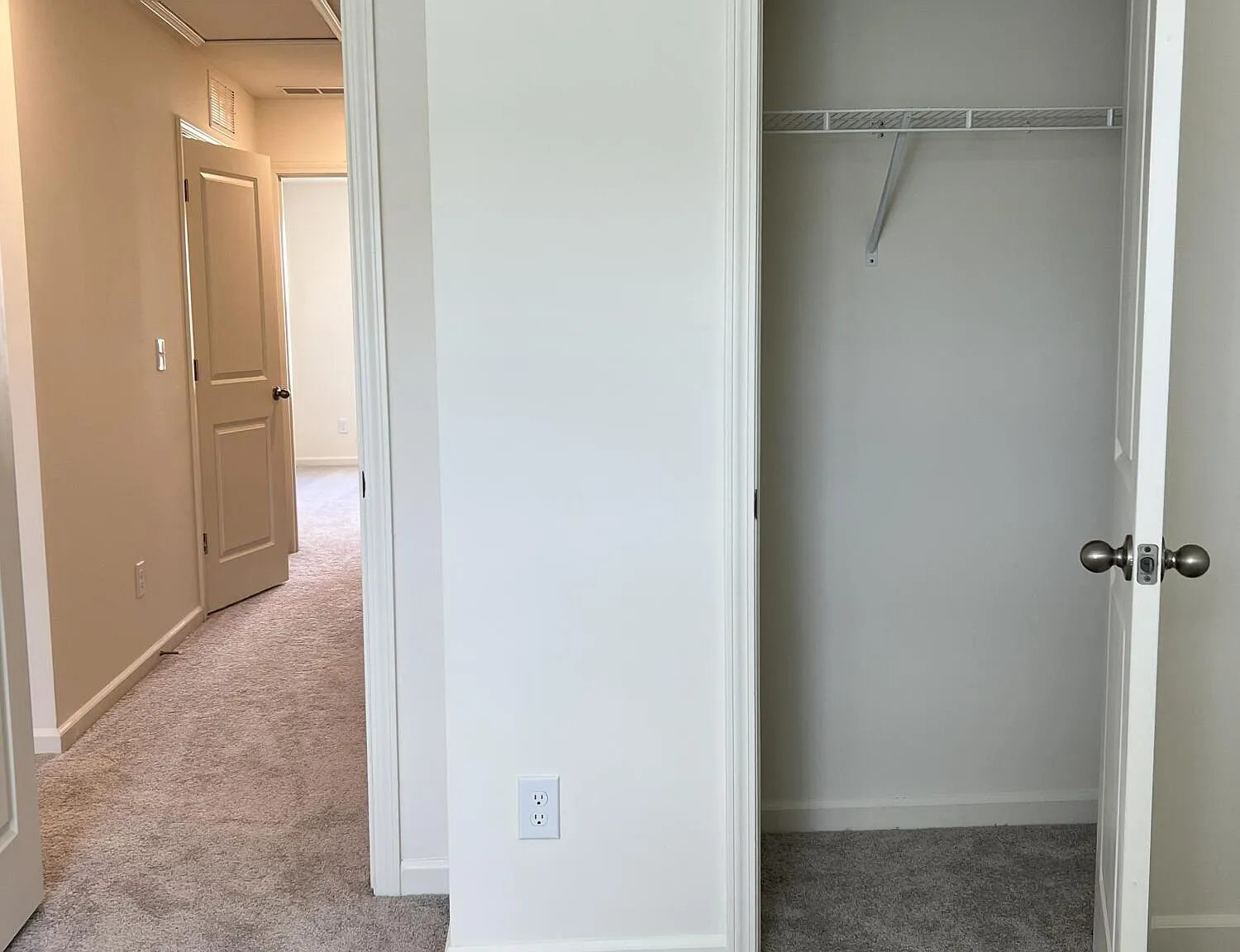 1 bed, 1.5 bath, $800 — Photo 4