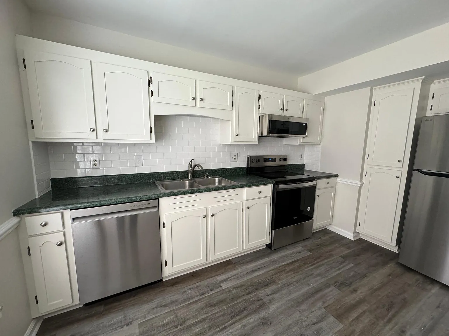 2 bed, 2.5 bath, 1161 sqft, $1,600 — Photo 3