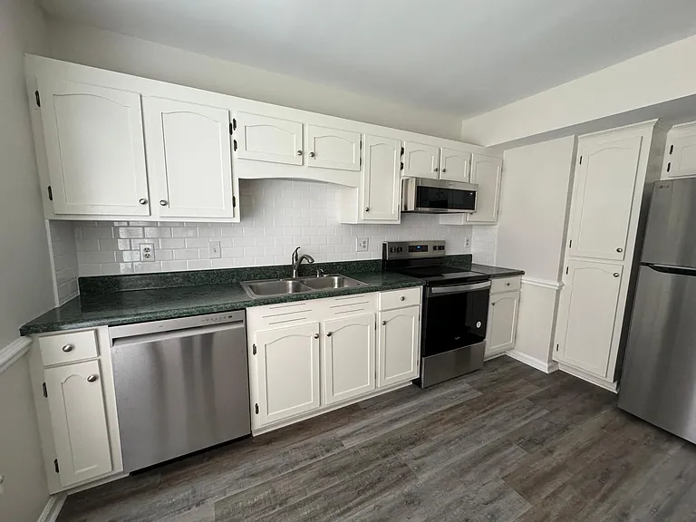 716 John St — Photo 3