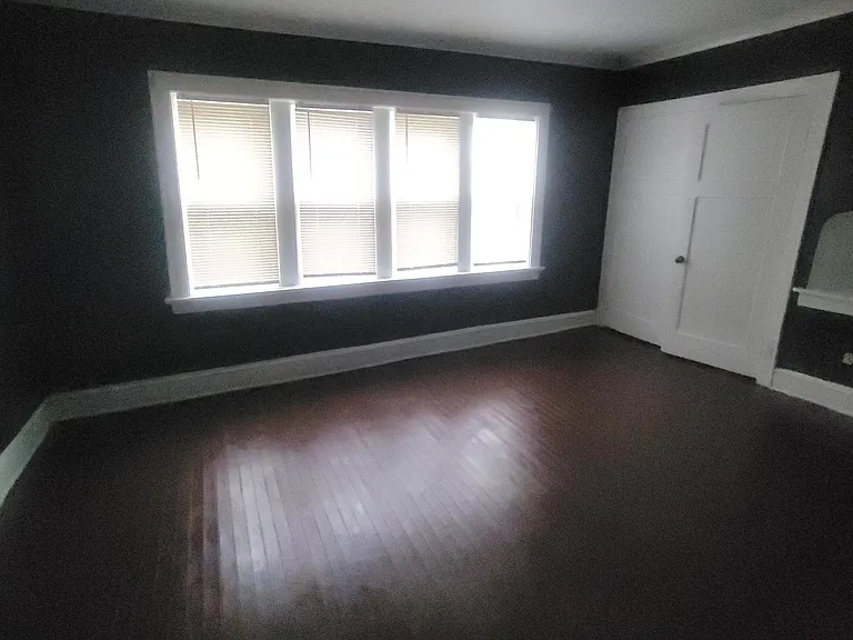 Living room/ with closet