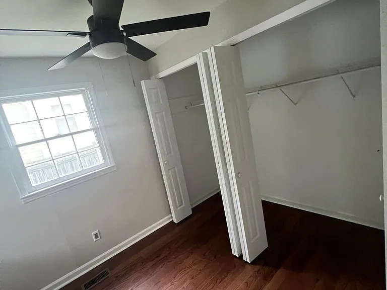 221 N Lee St — Photo 16