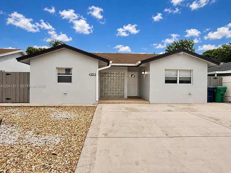 4471 SW 138th Ct — Photo 1