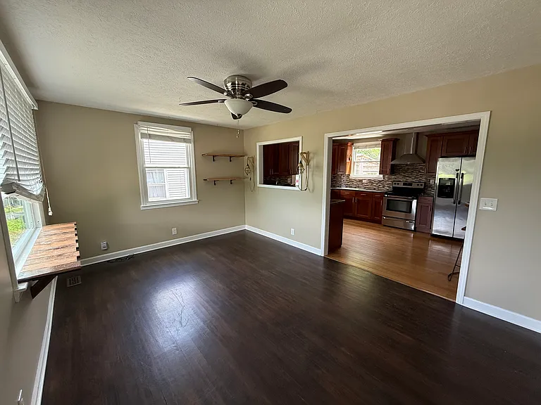 204 Sentinel Dr — Photo 5
