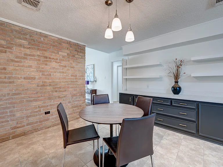 1722 S Kirkwood Rd — Photo 25