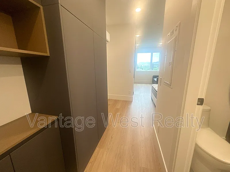 Studio, 1.0 bath, 327 sqft, $1,275 — Photo 2