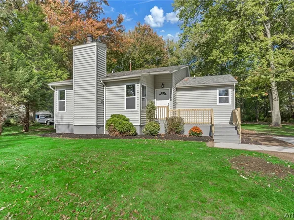 5347 Feigle Rd, Lockport, NY 14094