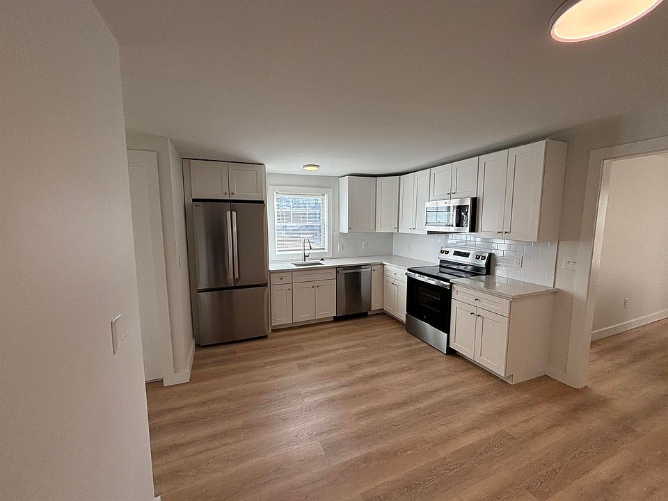 2nd image of 189 Front St #2-Bedroom
