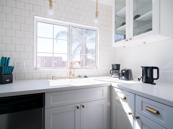 3rd image of 840 N Coronado St #5