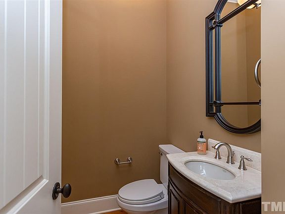4th image of 404 E Winmore Ave