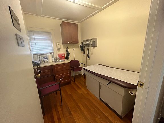 5th image of 26205 Hillside Ave